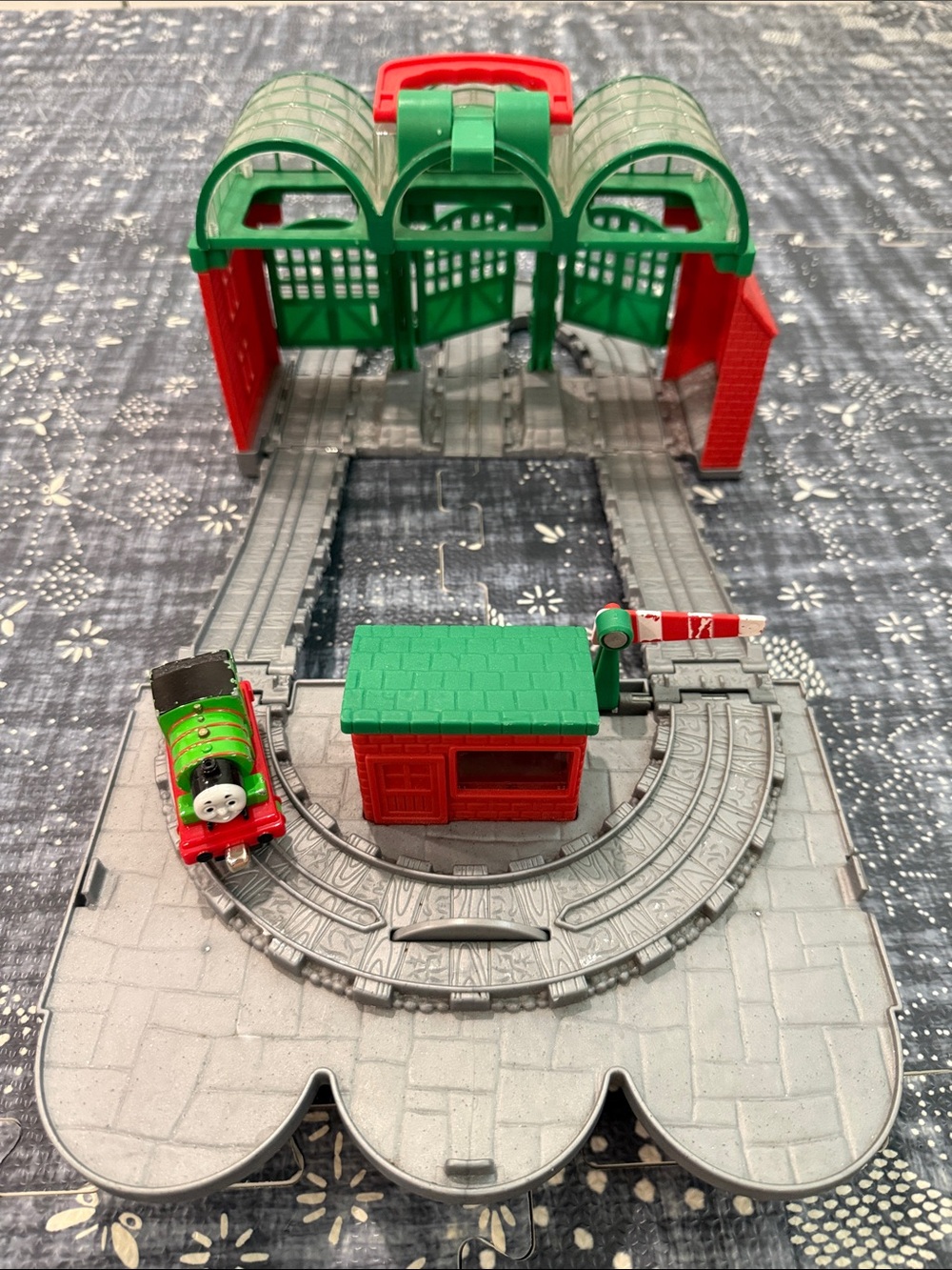 Thomas Take-n-Play Knapford Station Set - Picture 5 of 9